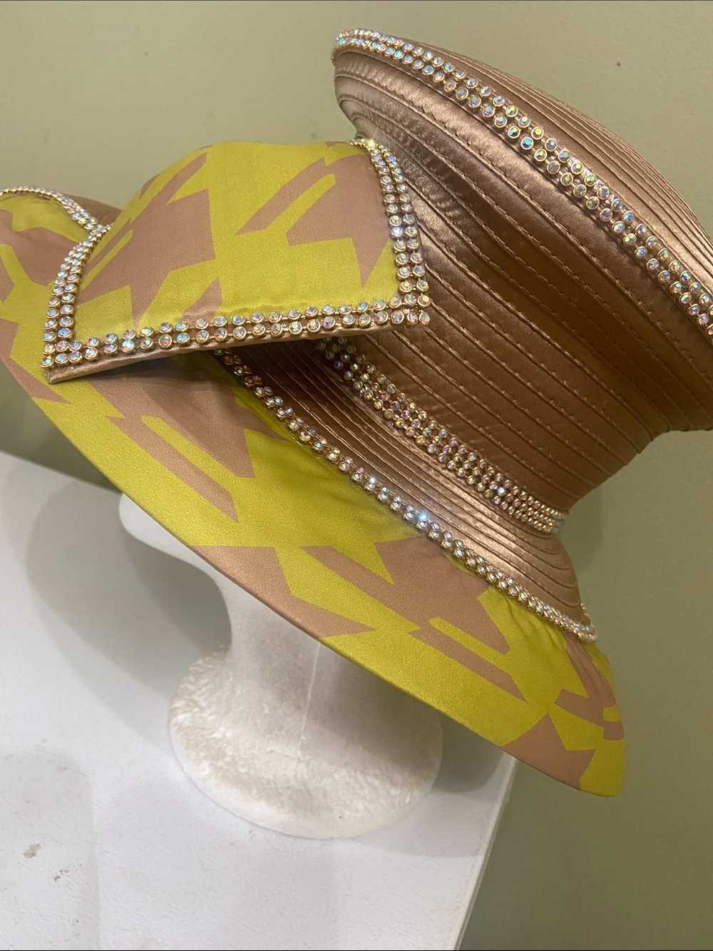 Gorgeous Dress Hat / Church Hat by G. M. I. - Picture 6 of 11